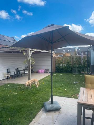 Stevige Intratuin parasol 180x300 cm met voet op wieltjes beschikbaar voor biedingen
