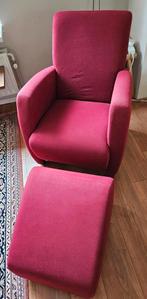 Rode fauteuil met voetenbankje, Huis en Inrichting, Fauteuils, Ophalen, 75 tot 100 cm, Stof, 50 tot 75 cm