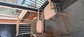 2 houten fauteuiltjes met nieuwe schuimzittingen  beschikbaar voor biedingen