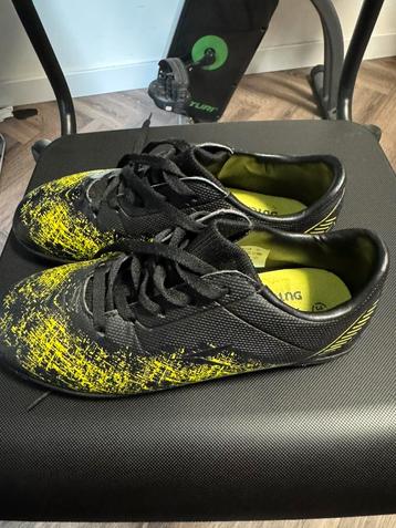 Zaalvoetbalschoenen merk Dutchy beschikbaar voor biedingen