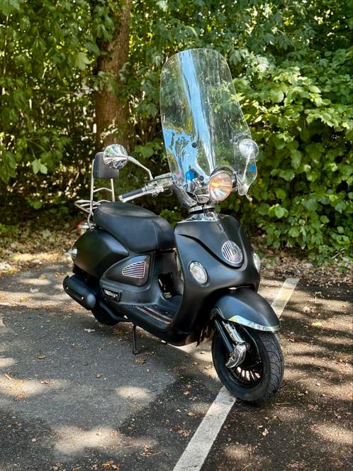 AGM legend 2021! Snor scooter, Fietsen en Brommers, Scooters | SYM, Zo goed als nieuw, Maximaal 45 km/u, Benzine, Ophalen of Verzenden