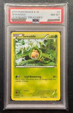 Sewaddle #9 Pokemon Legendary Treasures PSA8, Hobby en Vrije tijd, Verzamelkaartspellen | Pokémon, Verzenden, Zo goed als nieuw