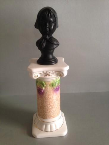 Vintage borstbeeld meisje met hoofddoek
Kleur: Zwart, Verzamelen, Beelden en Beeldjes, Zo goed als nieuw, Mens, Ophalen of Verzenden