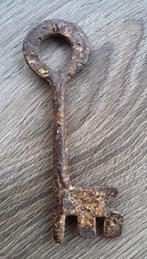 Periode 12 - 14 de eeuw GROTE ijzeren Sleutel Bodemvondst, Ophalen of Verzenden