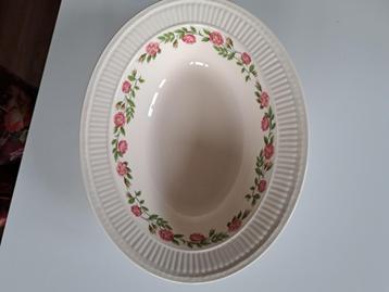 Wedgewood Rosalind: o.a ovale schalen 26x20 cm. beschikbaar voor biedingen