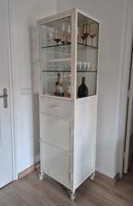 Witte metalen vitrinekast - Loods 5, Huis en Inrichting, Kasten | Vitrinekasten, Ophalen, Gebruikt, 50 tot 100 cm, Glas