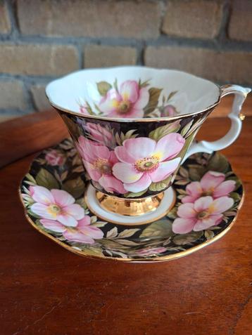 Royal Albert heren kop en schotel Flora series beschikbaar voor biedingen