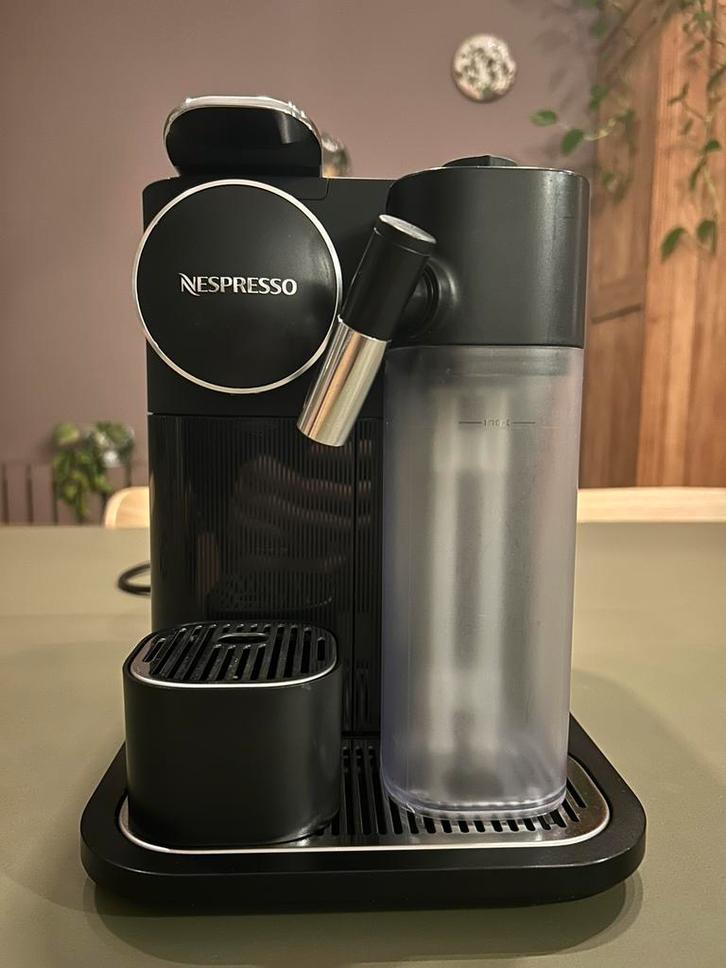 DeLonghi Gran Lattissima, Witgoed en Apparatuur, Koffiezetapparaten, Gebruikt, Koffiepads en cups, Koffiemachine, Afneembaar waterreservoir