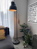 Ikea lamp staand Hektar 180 cm, Huis en Inrichting, Lampen | Vloerlampen, Ophalen, Zo goed als nieuw, Metaal, 150 tot 200 cm