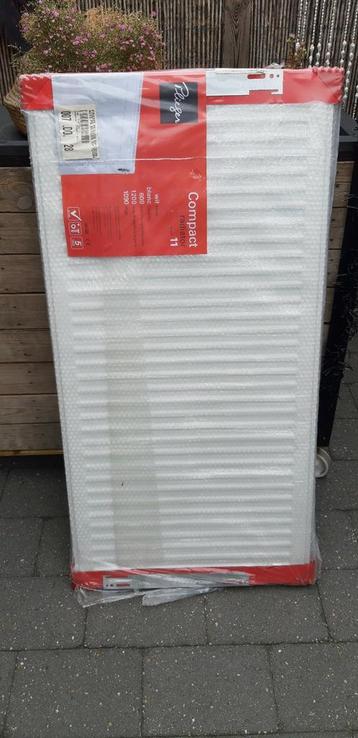 Nieuwe witte Plieger radiator compact beschikbaar voor biedingen