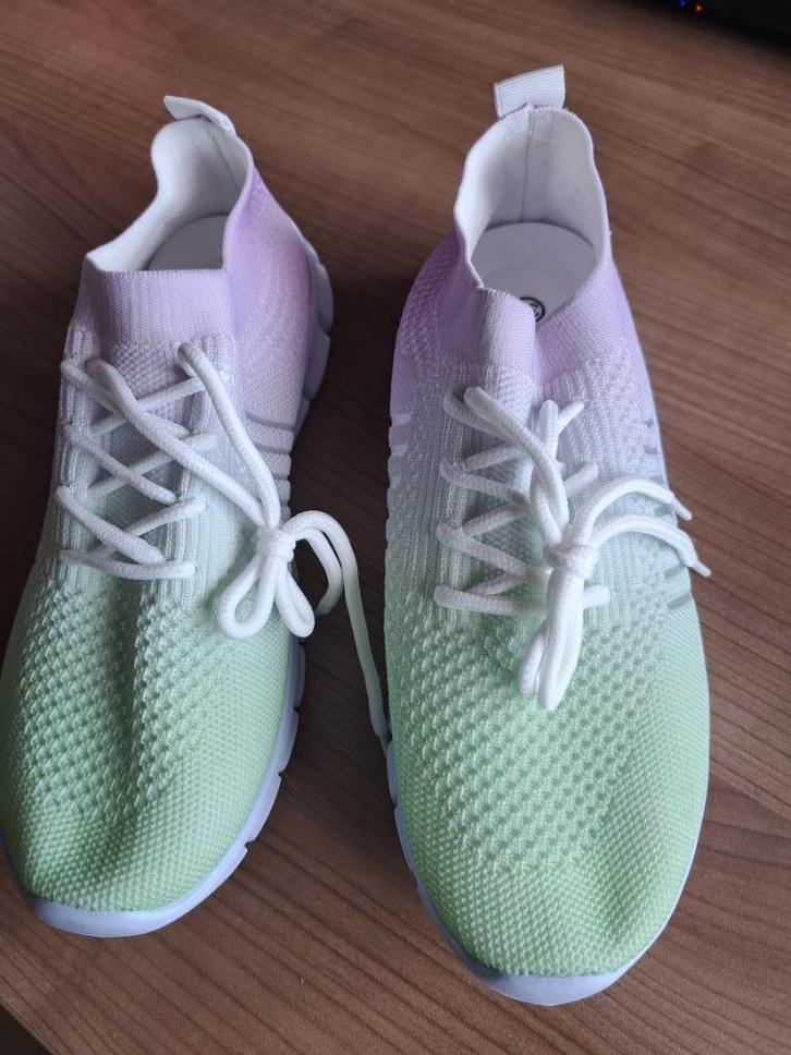 Leuke lichtgewicht gympen, maat 38, nieuw te koop., Kleding | Dames, Schoenen, Nieuw, Sneakers of Gympen, Ophalen of Verzenden