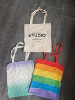 Tote bags / linnen tasjes regenboog tie-die en neutraal, Sieraden, Tassen en Uiterlijk, Ophalen of Verzenden, Zo goed als nieuw