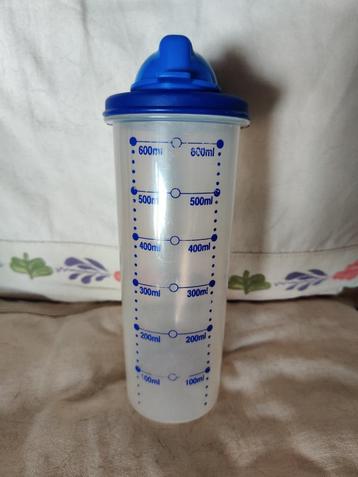 1 shaker / maatbeker met blauwe dop, Tupperware, 600ml beschikbaar voor biedingen