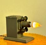 Tafellamp "35mm projector", Huis en Inrichting, Lampen | Tafellampen, Gebruikt, Cool, Retro, Design, Ophalen of Verzenden, Metaal