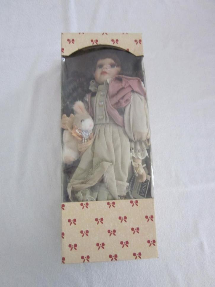 Pop porcelein Linea  met standaard in originele doos., Antiek en Kunst, Curiosa en Brocante, Ophalen of Verzenden