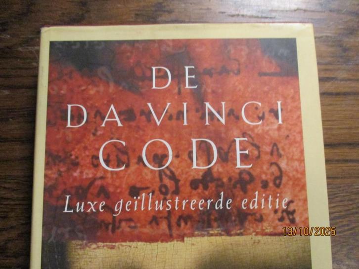 Da Vinci Code Luxe Geillustreerde Editie  9789024551156, Boeken, Thrillers, Zo goed als nieuw, Ophalen of Verzenden