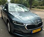 Skoda Octavia 1.0 TSI 110pk 2021 Grijs, Auto's, Voorwielaandrijving, Origineel Nederlands, 19 km/l, Particulier