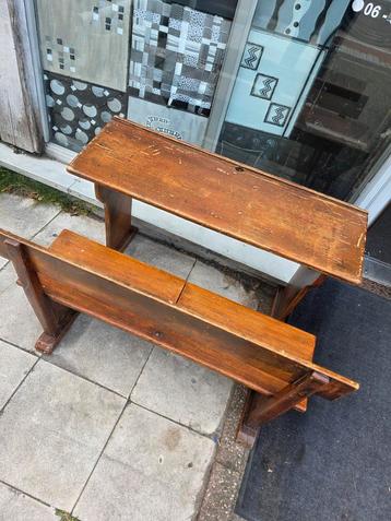 Oude schoolbank voor twee personen beschikbaar voor biedingen