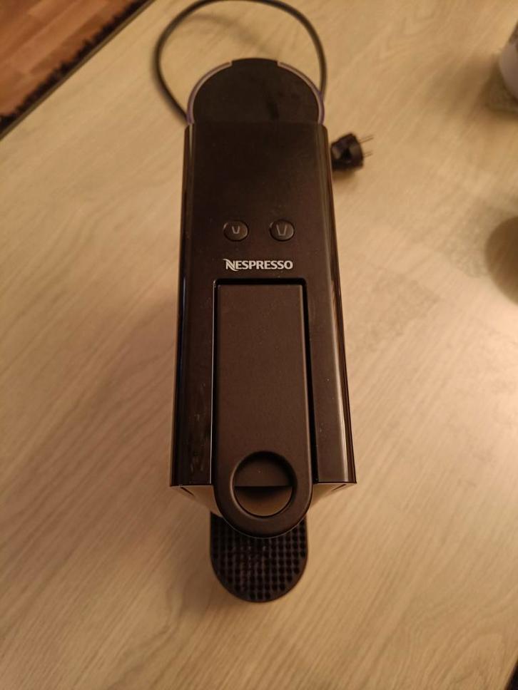 Nespresso Essenza Mini - Compacte Koffieapparaat!, Witgoed en Apparatuur, Koffiezetapparaten, Zo goed als nieuw, Koffiepads en cups