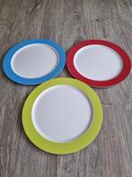 3 PLASTIC BORDEN EN 8 PLASTIC BEKERS, Huis en Inrichting, Keuken | Servies, Ophalen, Zo goed als nieuw