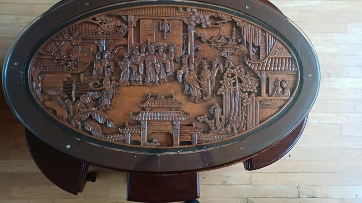 Salontafel met houtsnijwerk en krukjes, Antiek en Kunst, Antiek | Meubels | Tafels, Ophalen