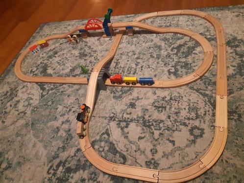 Houten trein baan, met brio treintje, Kinderen en Baby's, Speelgoed | Houten speelgoed, Zo goed als nieuw, Overige typen, Ophalen