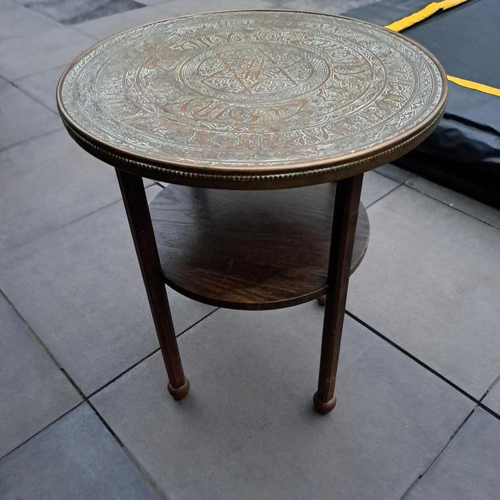 Oosters tafeltje met koperen blad, Huis en Inrichting, Tafels | Bijzettafels, Gebruikt, Rond, 45 tot 60 cm, Minder dan 55 cm, Hout