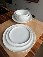 Nette porseleinen serviesset, Huis en Inrichting, Keuken | Servies, Ophalen, Zo goed als nieuw, Bord(en), Effen