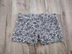 Mooie korte broek met grijs witte bloemen, 42. Esmara short., Kleding | Dames, Broeken en Pantalons, Kort, Maat 42/44 (L), Onb