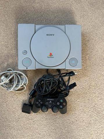 PlayStation 1 met controller en kabels beschikbaar voor biedingen