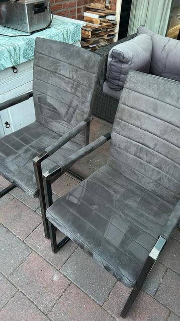 Gratis eettafel stoelen grijs/ metaal beschikbaar voor biedingen