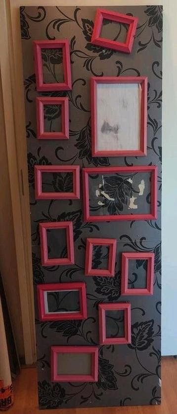 Grote plaat met 12 fotolijstjes. Zwart/grijs/roze beschikbaar voor biedingen