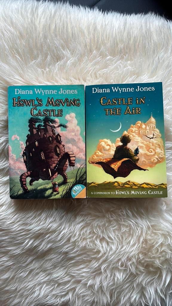 Diana Wynne Jones - Howl's Moving Castle & Castle in het air, Boeken, Sprookjes en Fabels, Zo goed als nieuw, Ophalen of Verzenden
