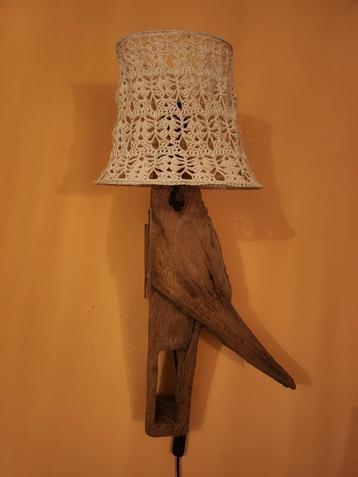 houten wandlamp beschikbaar voor biedingen