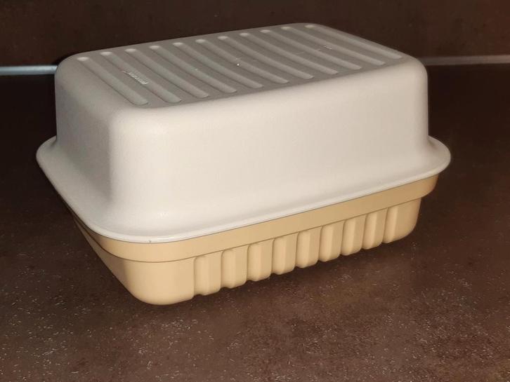 Tupperware vintage kaas doos / kornuit uitmuntende staat, Huis en Inrichting, Keuken | Tupperware, Overige typen, Ophalen of Verzenden