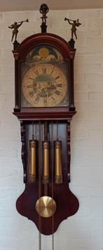 Antieke Klok met Speelwerk, Ophalen