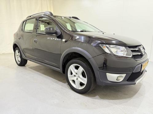 Dacia Sandero Stepway 0.9 TCe Laureate Navi (bj 2014), Auto diversen, Schadeauto's, Handgeschakeld, Benzine, Hatchback, Zwart