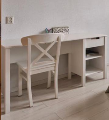 Bureau + stoel  beschikbaar voor biedingen
