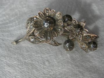 Zilveren broche bezet met 24 roos geslepen diamantjes. beschikbaar voor biedingen