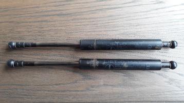 2 Stabilus Gasveren 372323 0560N - VW/Audi 893 827 552 beschikbaar voor biedingen