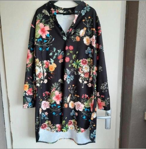 Mooie Zwarte Gebloemde Tuniek van Pescara, Maat XXL, Kleding | Dames, Blouses en Tunieken, Zo goed als nieuw, Maat 46/48 (XL) of groter