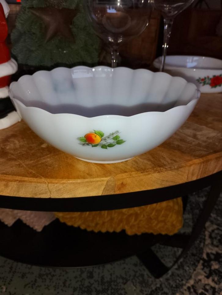Witte schaal met fruitdecoratie vintage, Huis en Inrichting, Woonaccessoires | Schalen en Manden, Zo goed als nieuw, Schaal, Rond