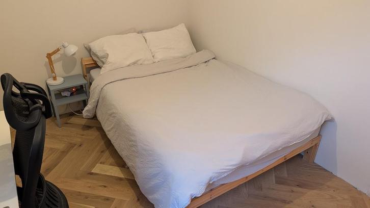 IKEA Bed and mattress 140x200, Huis en Inrichting, Slaapkamer | Bedden, Gebruikt, Tweepersoons, 140 cm, 200 cm, Hout, Wit, Ophalen