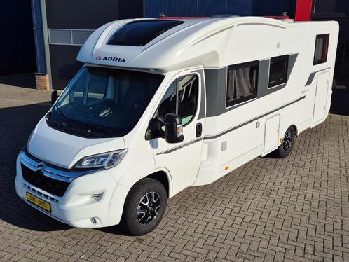 2020 Adria Matrix Axess 670 SL, 27dkm, hefbed, lengte bedden, Caravans en Kamperen, Campers, Bedrijf, Half-integraal, tot en met 4