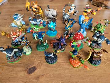 21 skylanders en 2 skylanders spellen  beschikbaar voor biedingen