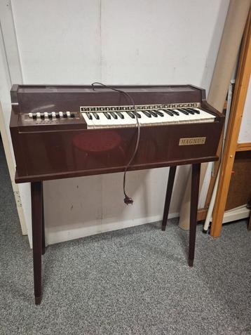 Vintage orgeltje Magnus - Electric Chord Organ beschikbaar voor biedingen