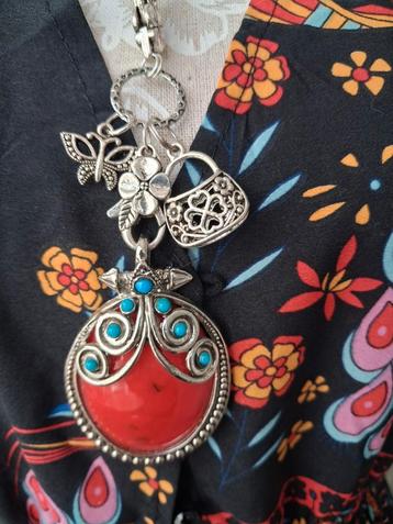 Ketting jaren 60 + Hanger met Bedels ook voor tas & sleutels beschikbaar voor biedingen