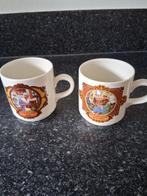 2 mokken Douwe Egberts, Huis en Inrichting, Keuken | Servies, Overige materialen, Ophalen of Verzenden, Zo goed als nieuw, Overige stijlen