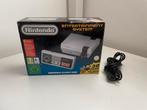Nes mini, Spelcomputers en Games, Ophalen of Verzenden, Zo goed als nieuw, Met 1 controller, Met games