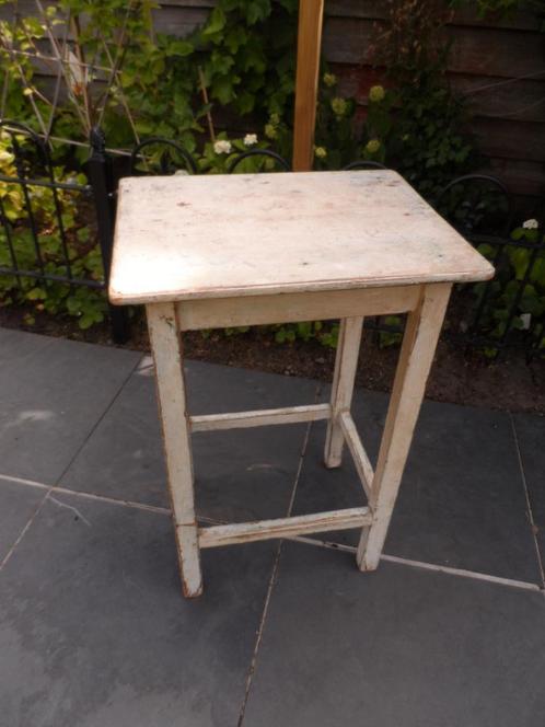 antiek bijzet tafel uit Frankrijk Loire streek,tafel antiek, Antiek en Kunst, Antiek | Woonaccessoires, Ophalen of Verzenden